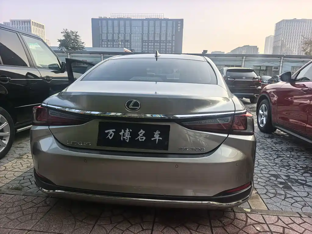 Lexus ES — фото 10