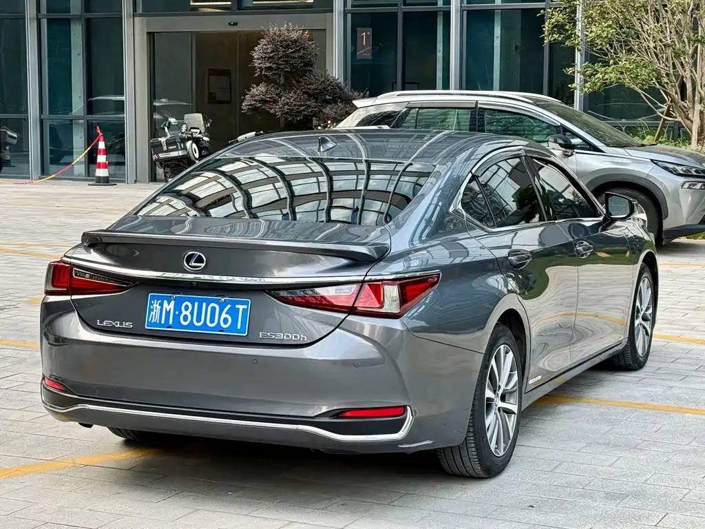Lexus ES — фото 4