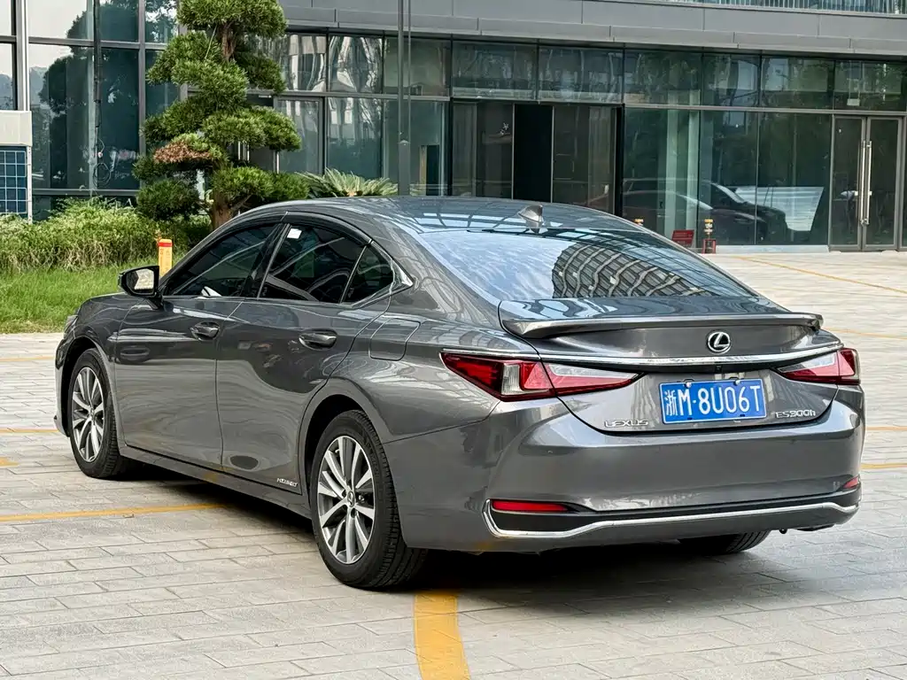Lexus ES — фото 6