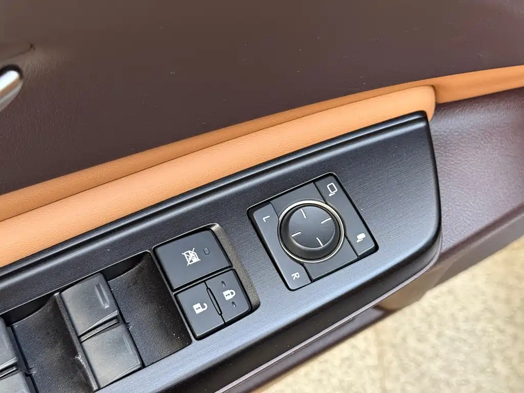 Lexus ES — фото 10