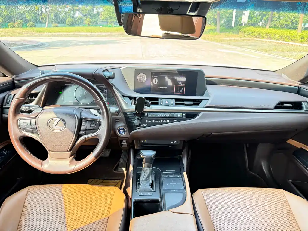 Lexus ES — фото 8