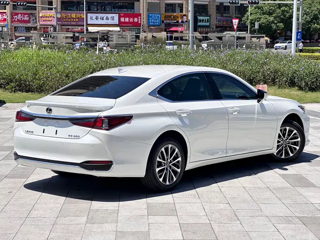 Lexus ES — фото 4