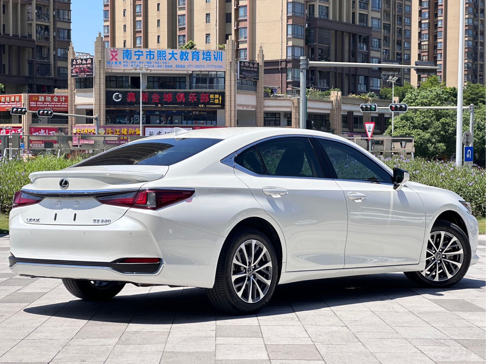 Lexus ES — фото 5