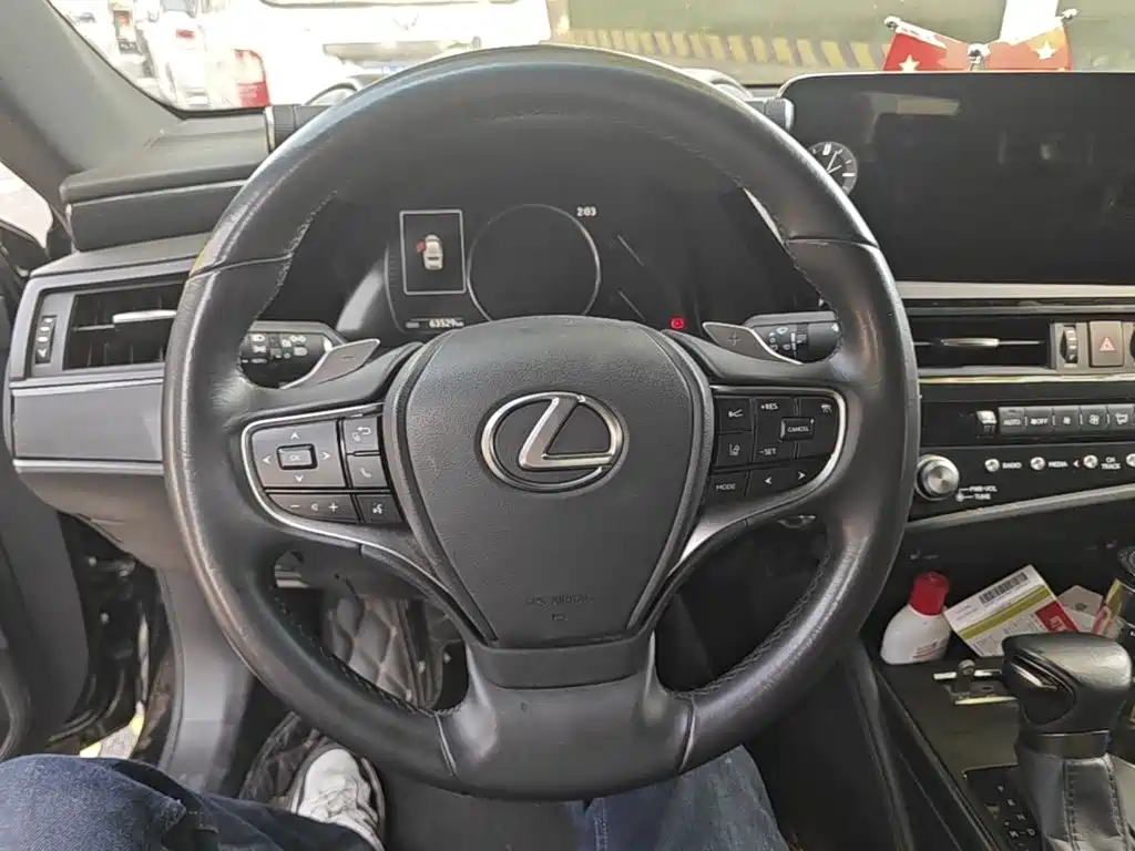 Lexus ES — фото 11