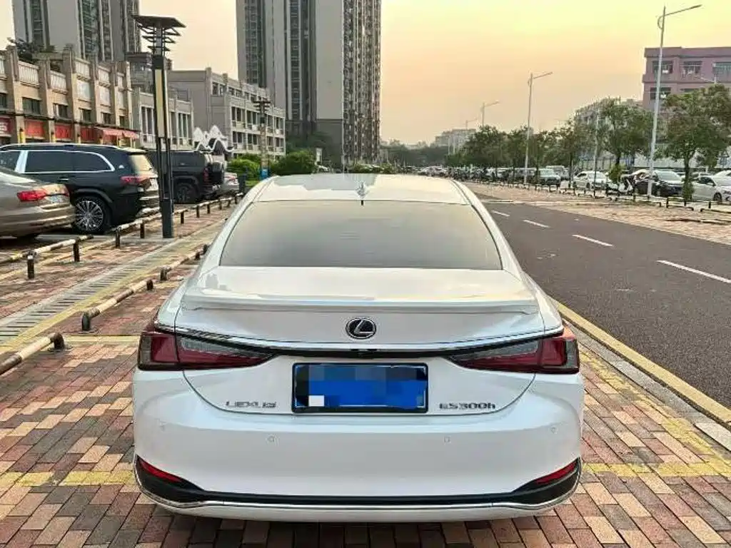 Lexus ES — фото 4
