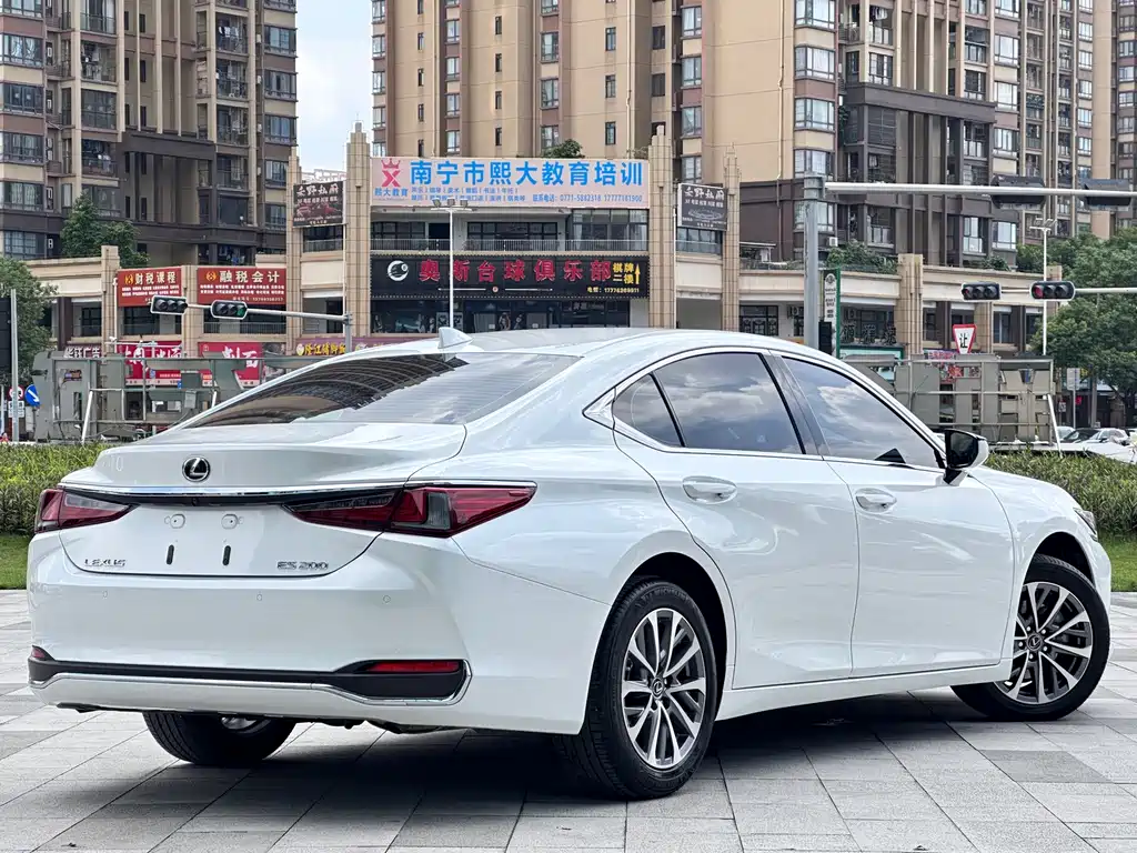 Lexus ES — фото 4