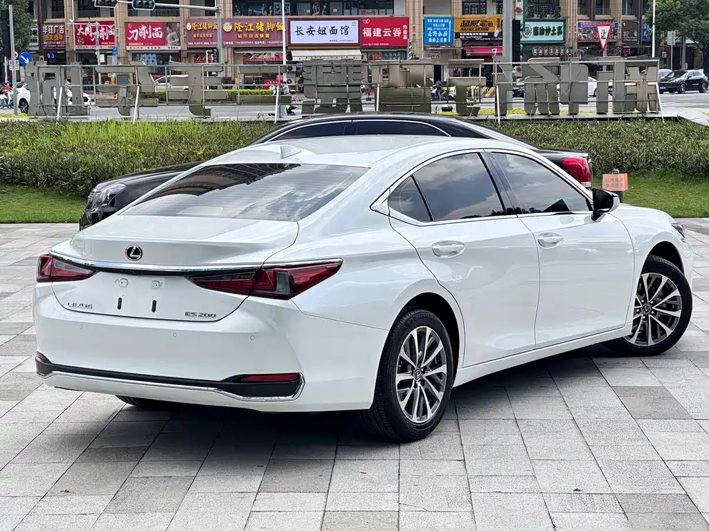 Lexus ES — фото 5