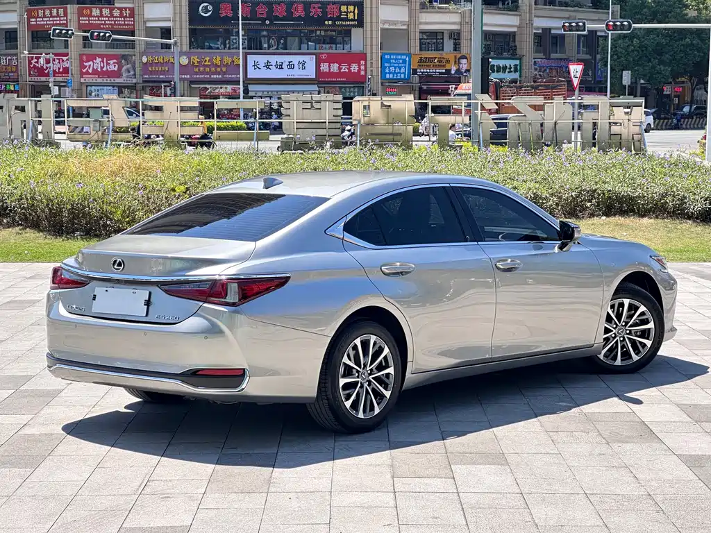Lexus ES — фото 4