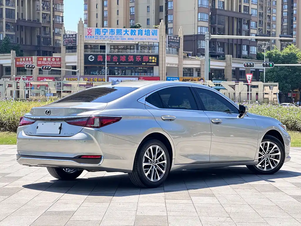 Lexus ES — фото 5