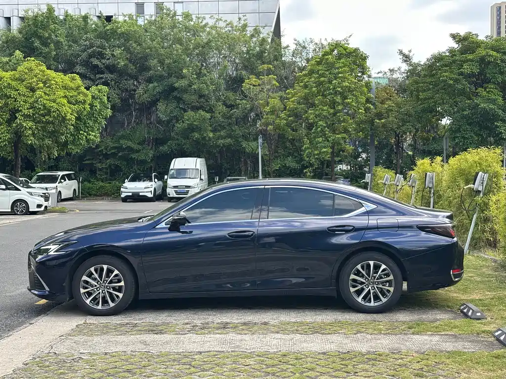 Lexus ES — фото 3