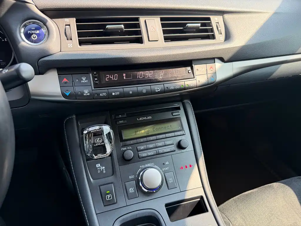 Lexus CT — фото 14