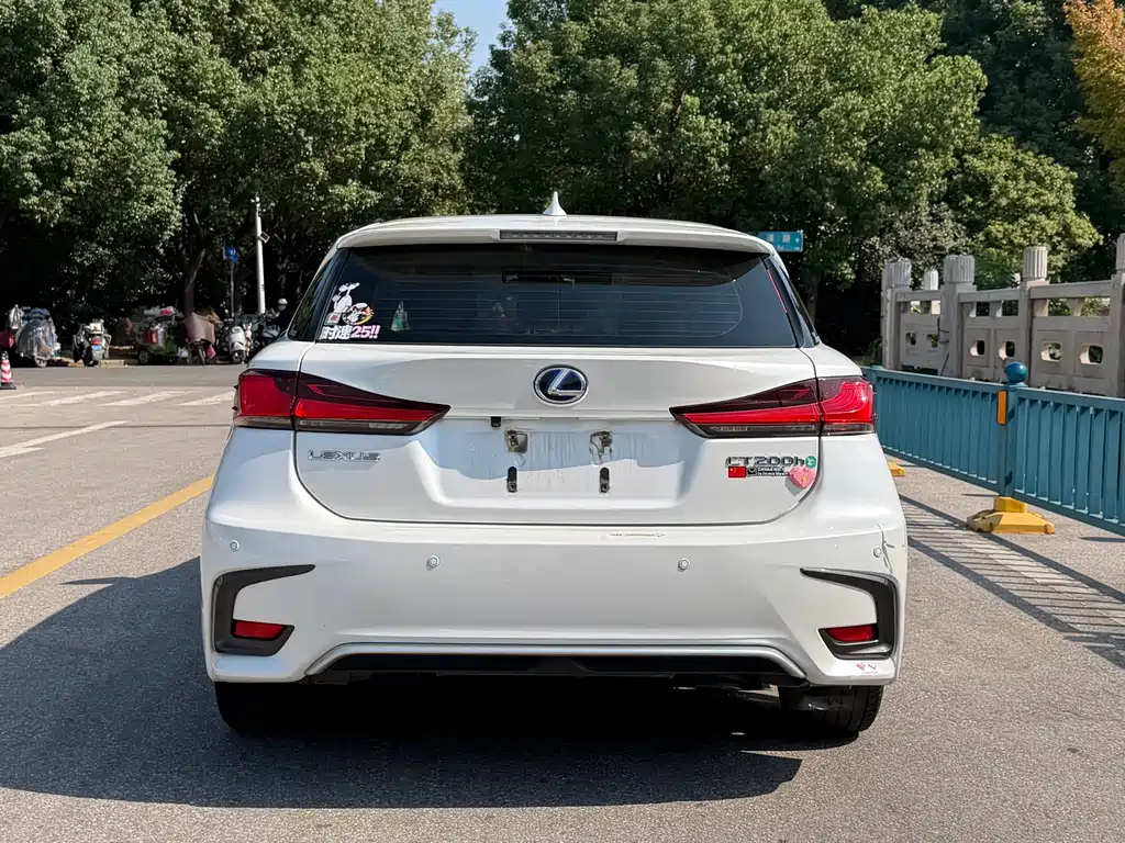 Lexus CT — фото 17