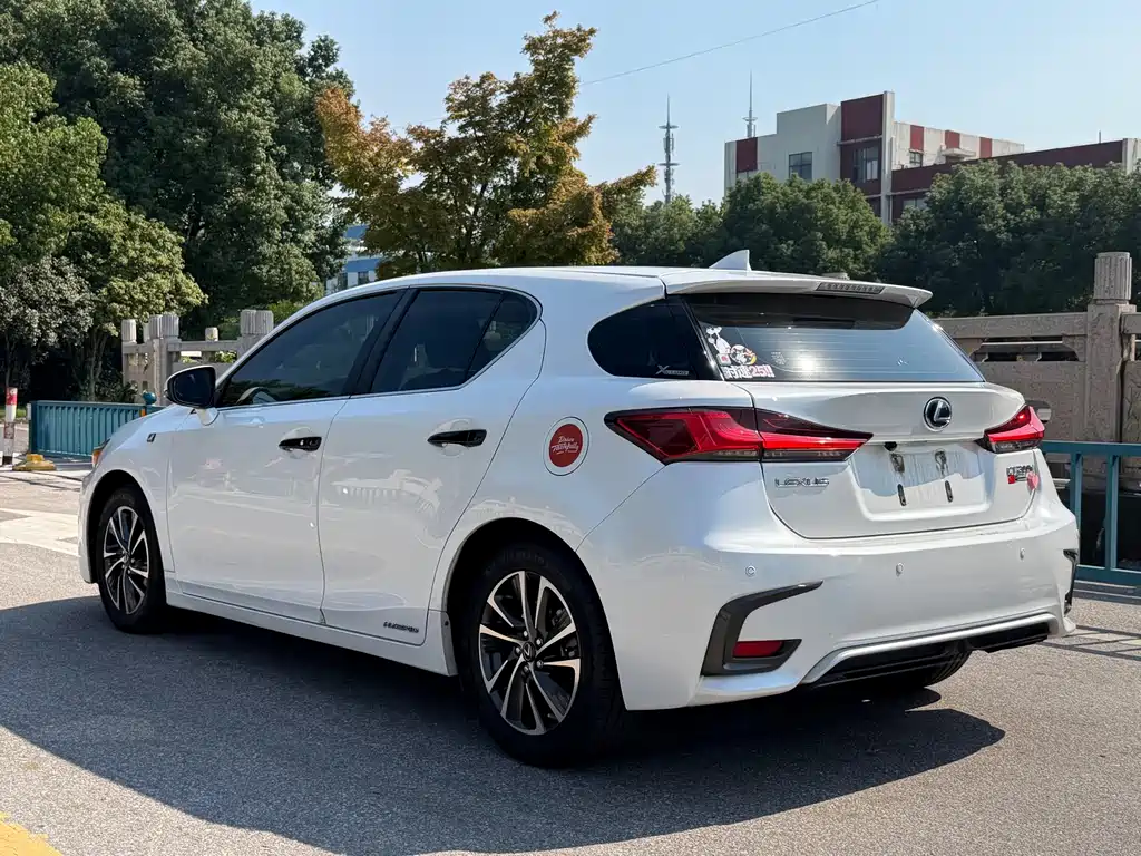 Lexus CT — фото 18