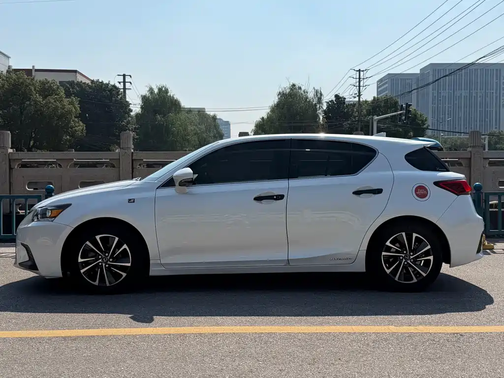 Lexus CT — фото 19