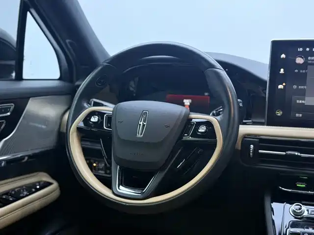Lincoln Corsair — фото 13