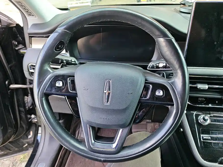 Lincoln Corsair — фото 15