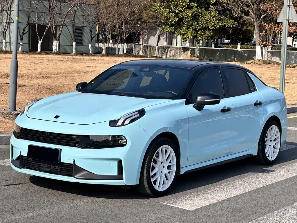 Lynk & Co 03