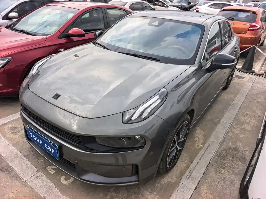 Lynk & Co 03