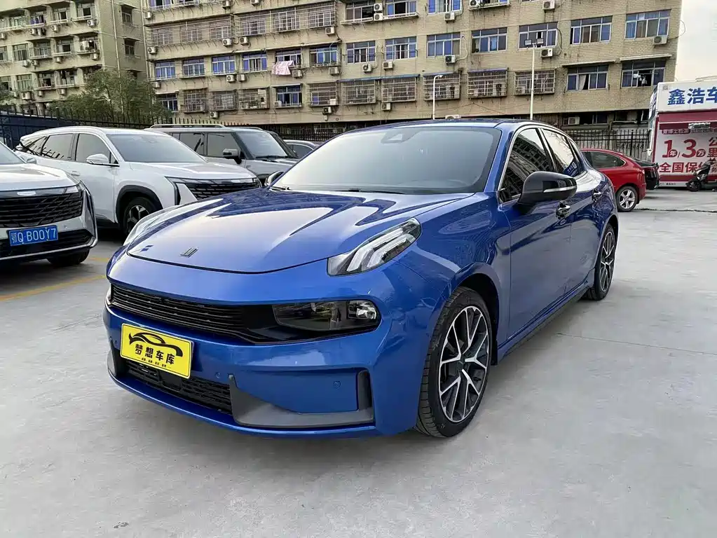 Lynk & Co 03