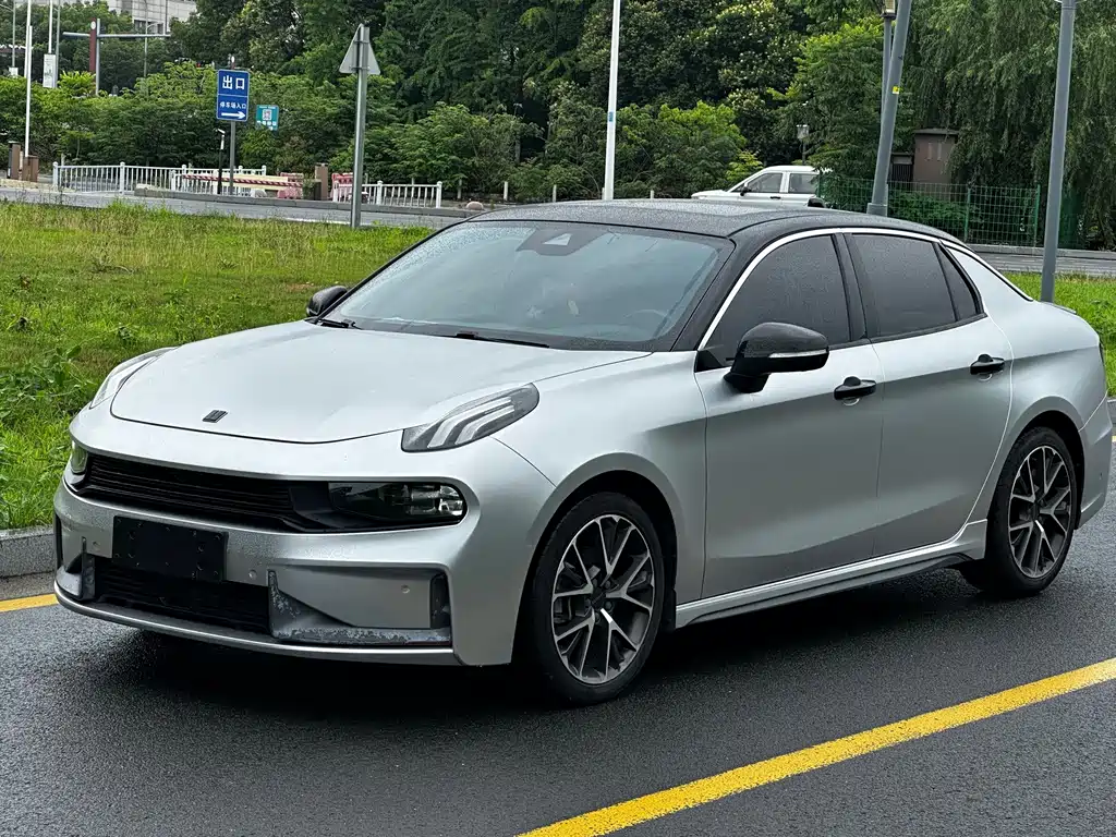 Lynk & Co 03