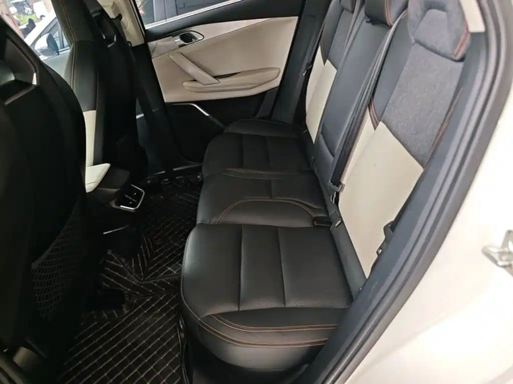 Lynk & Co 06 EM-P — фото 17