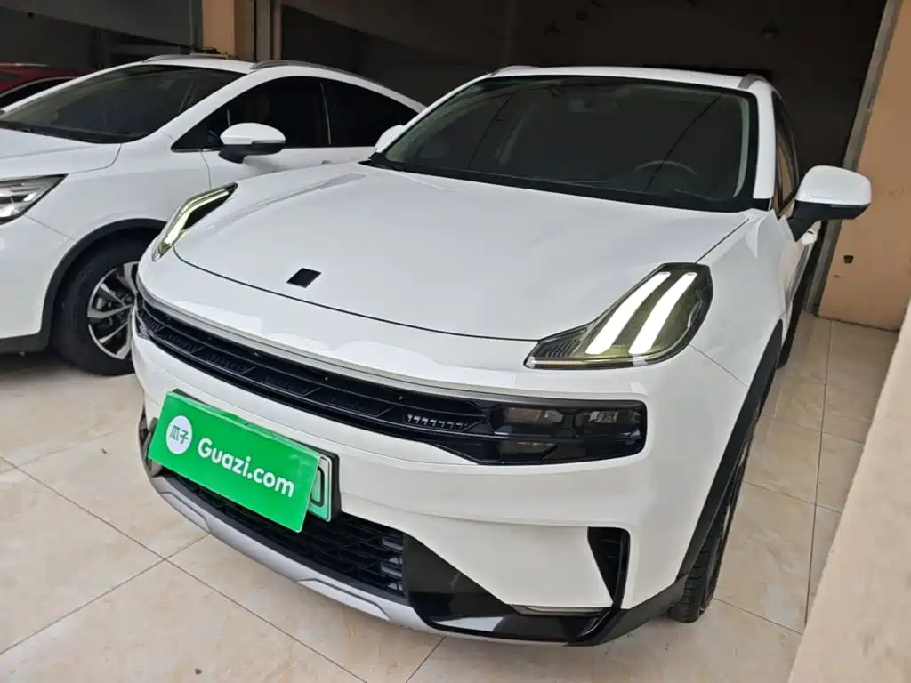 Lynk & Co 06 EM-P