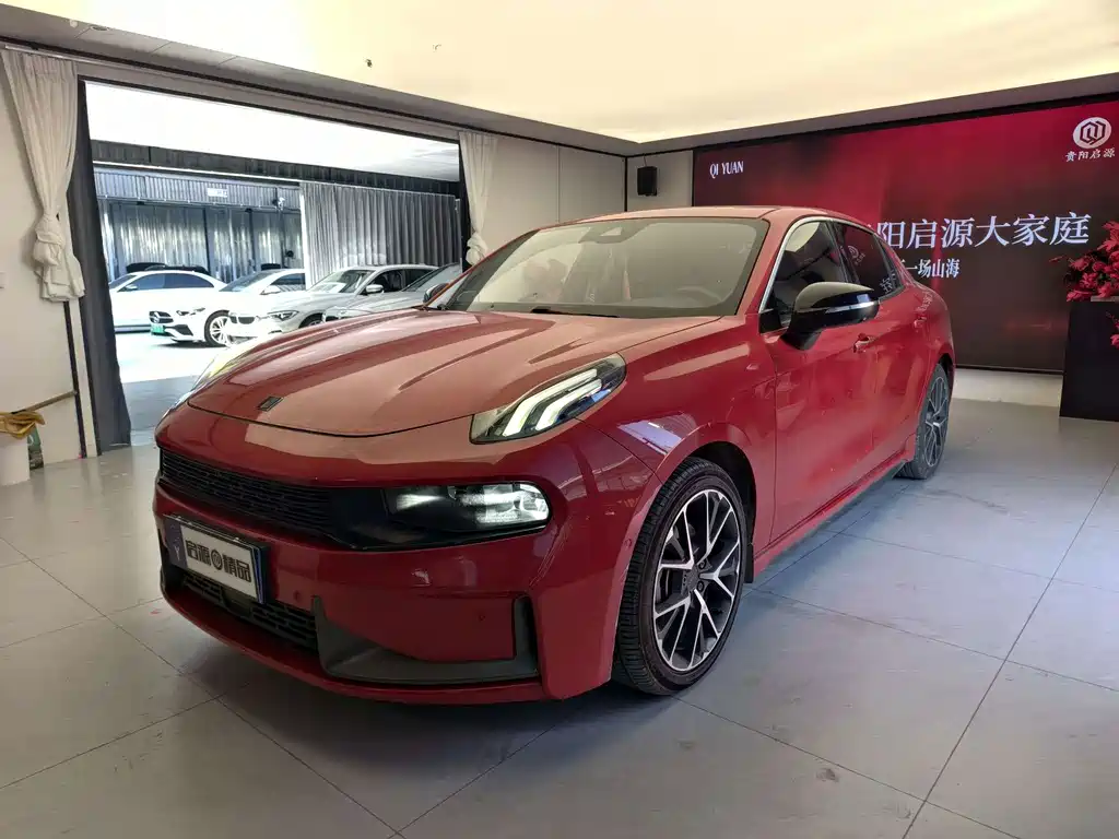 Lynk & Co 03