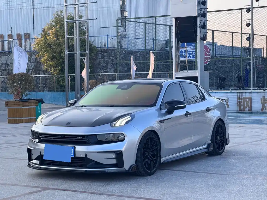 Lynk & Co 03