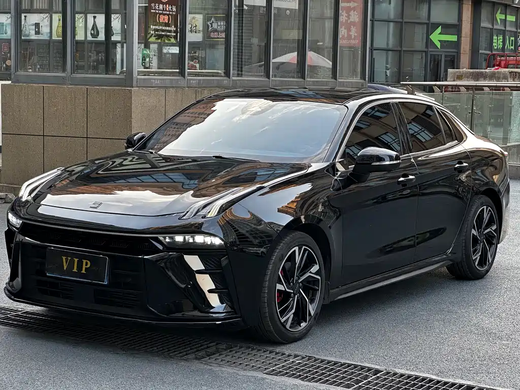 Lynk & Co 03