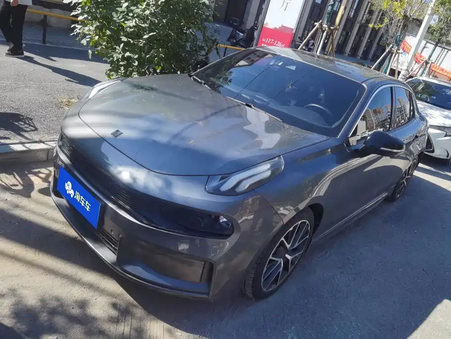 Lynk & Co 03