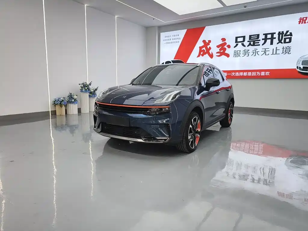Lynk & Co 06