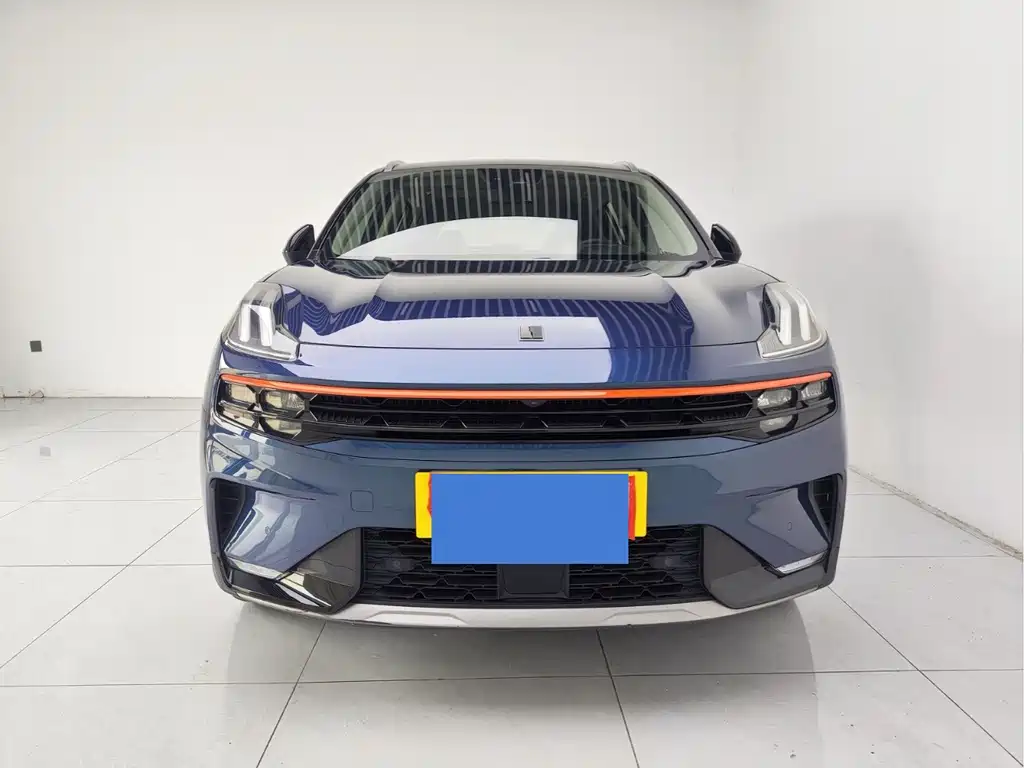 Lynk & Co 06