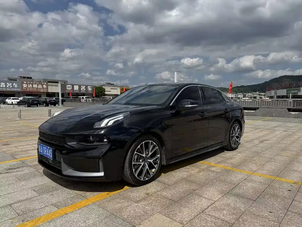 Lynk & Co 03