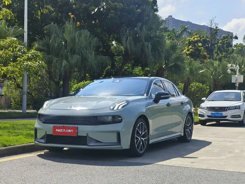 Lynk & Co 03