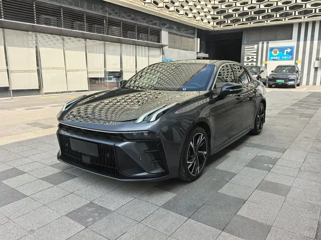 Lynk & Co 03