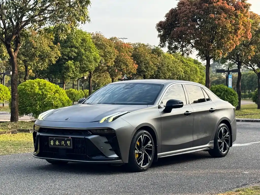 Lynk & Co 03
