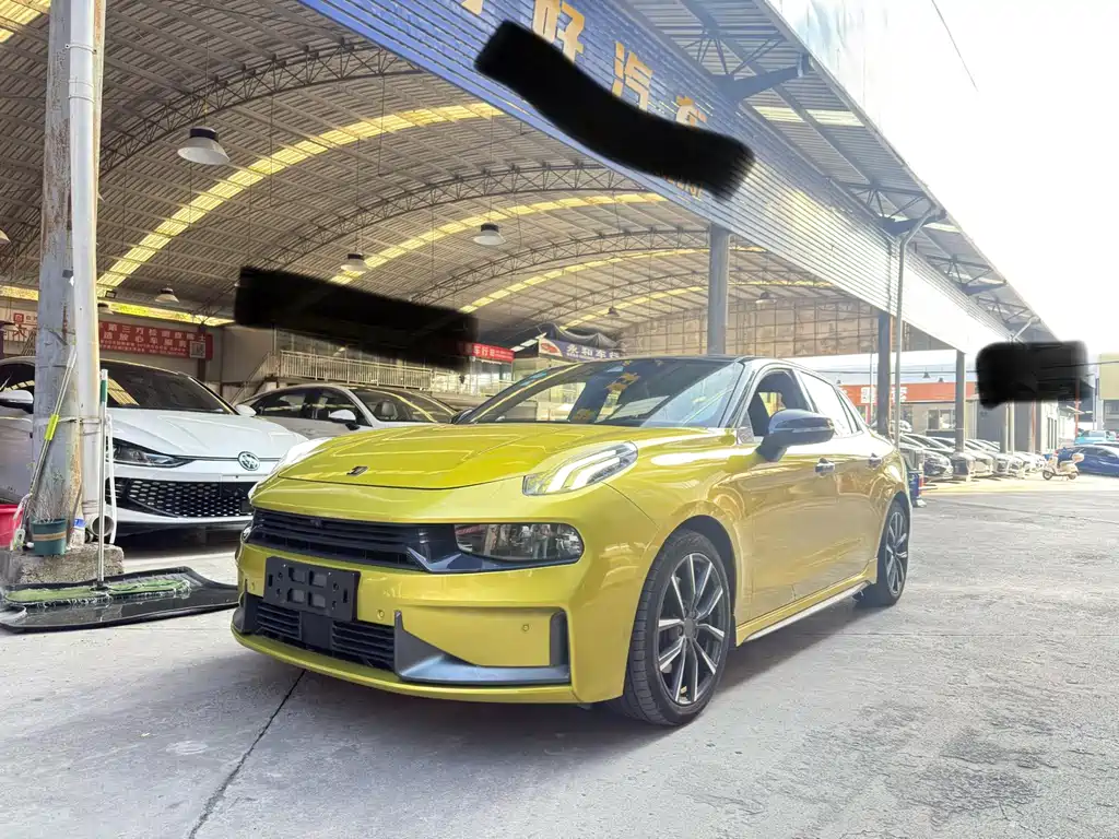 Lynk & Co 03