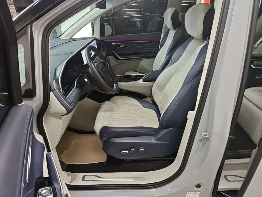 MAXUS G90 — фото 15