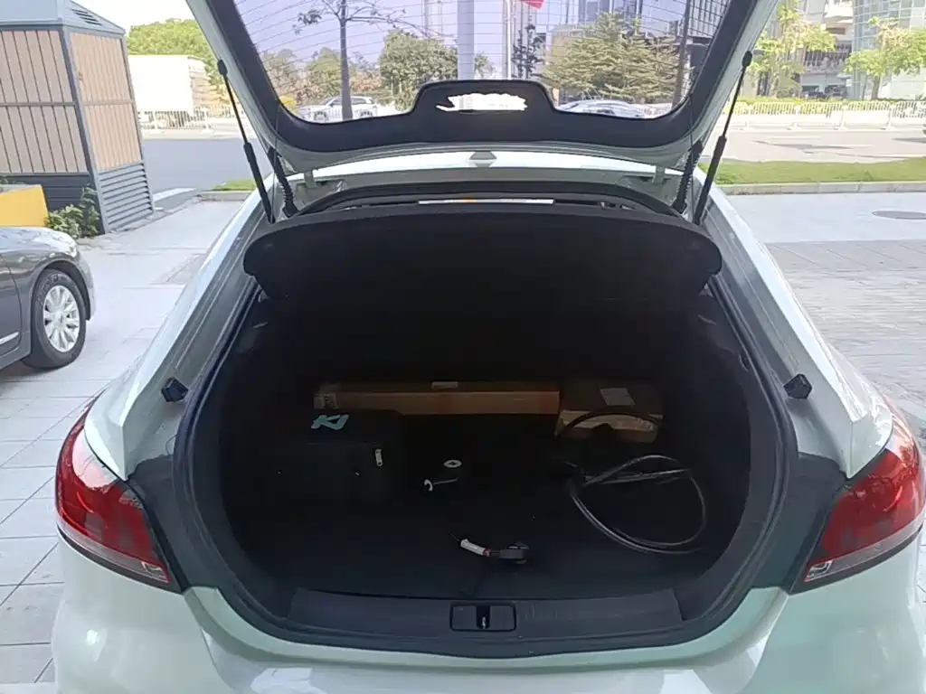 MG 6 New Energy — фото 19