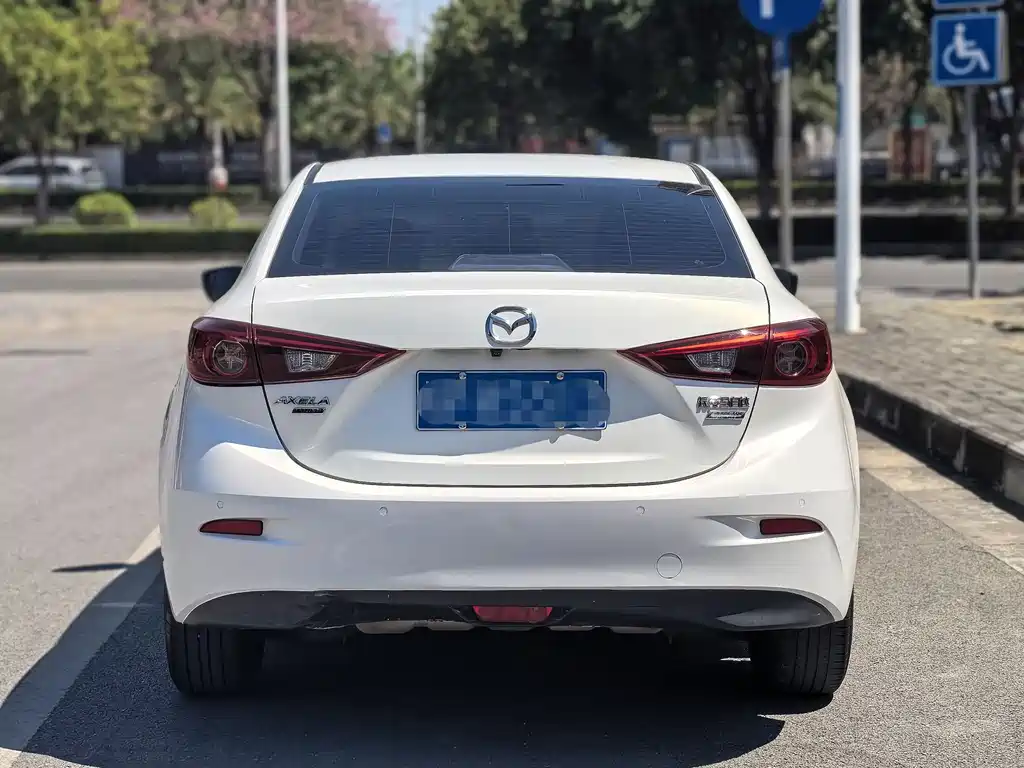 Mazda 3 Axela — фото 4