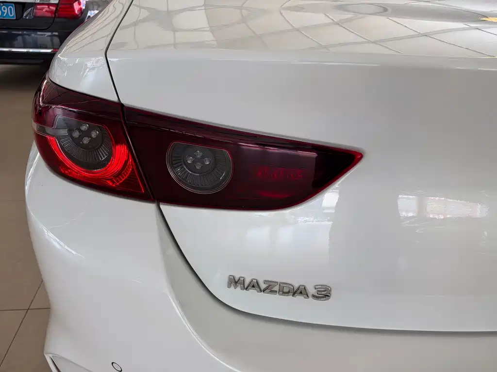 Mazda 3 Axela — фото 10