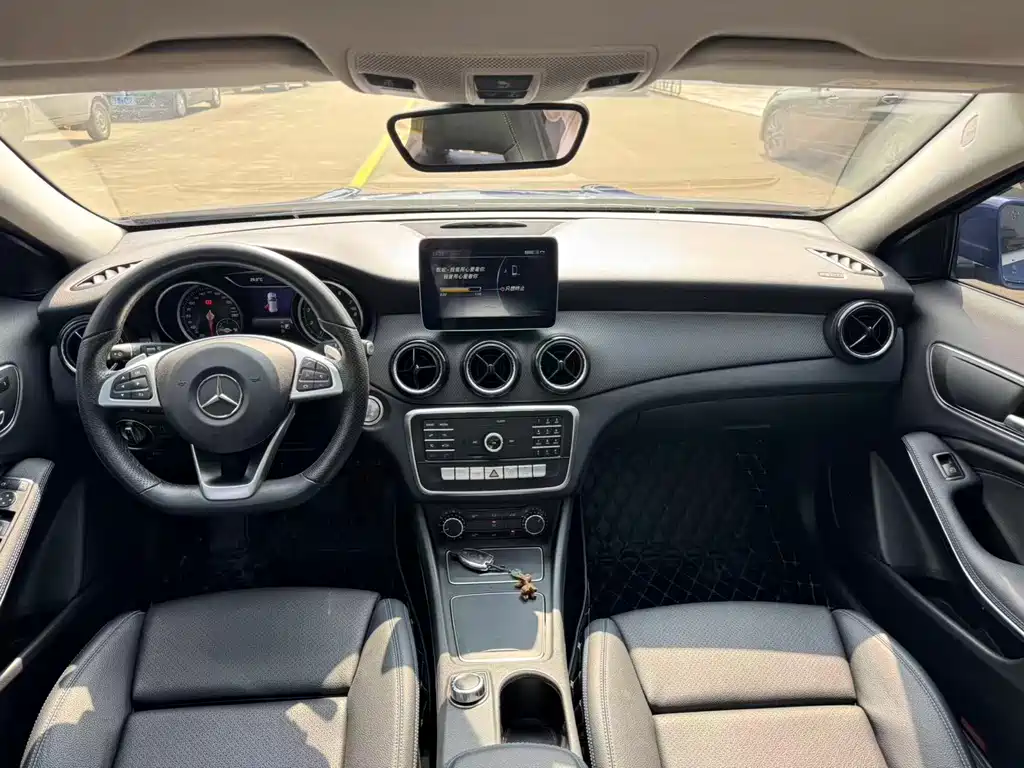 Mercedes-Benz GLA — фото 8