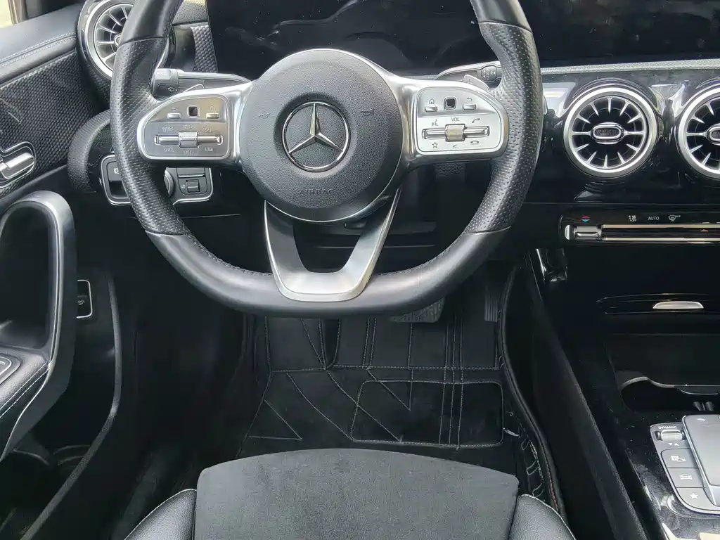 Mercedes-Benz A-Class — фото 10