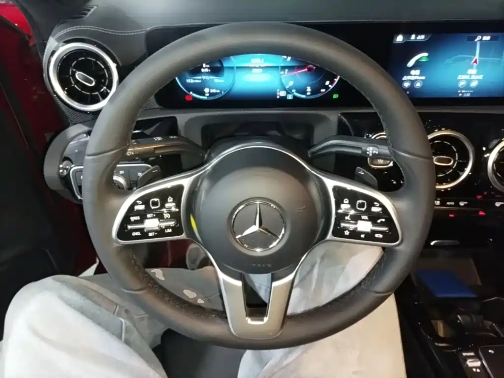 Mercedes-Benz A-Class — фото 11