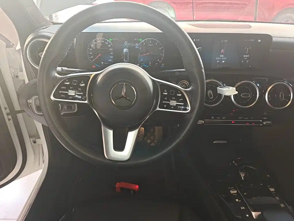 Mercedes-Benz A-Class — фото 11