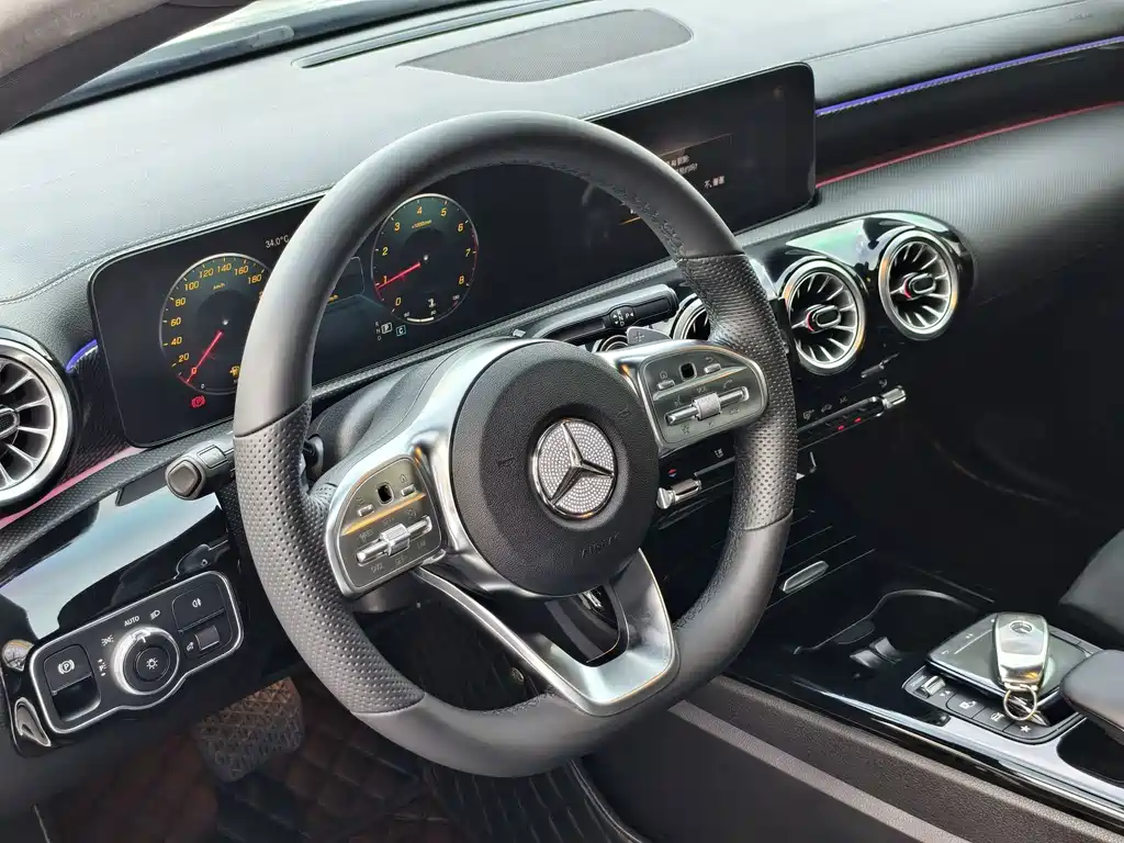 Mercedes-Benz A-Class — фото 13