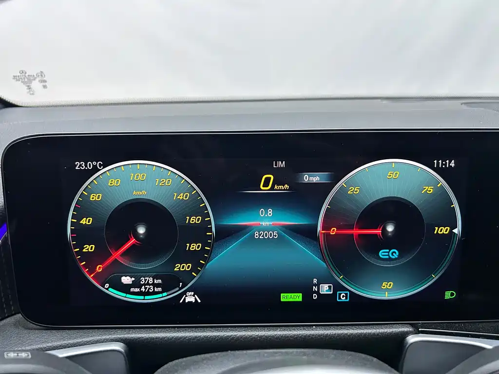 Mercedes-Benz EQB — фото 13