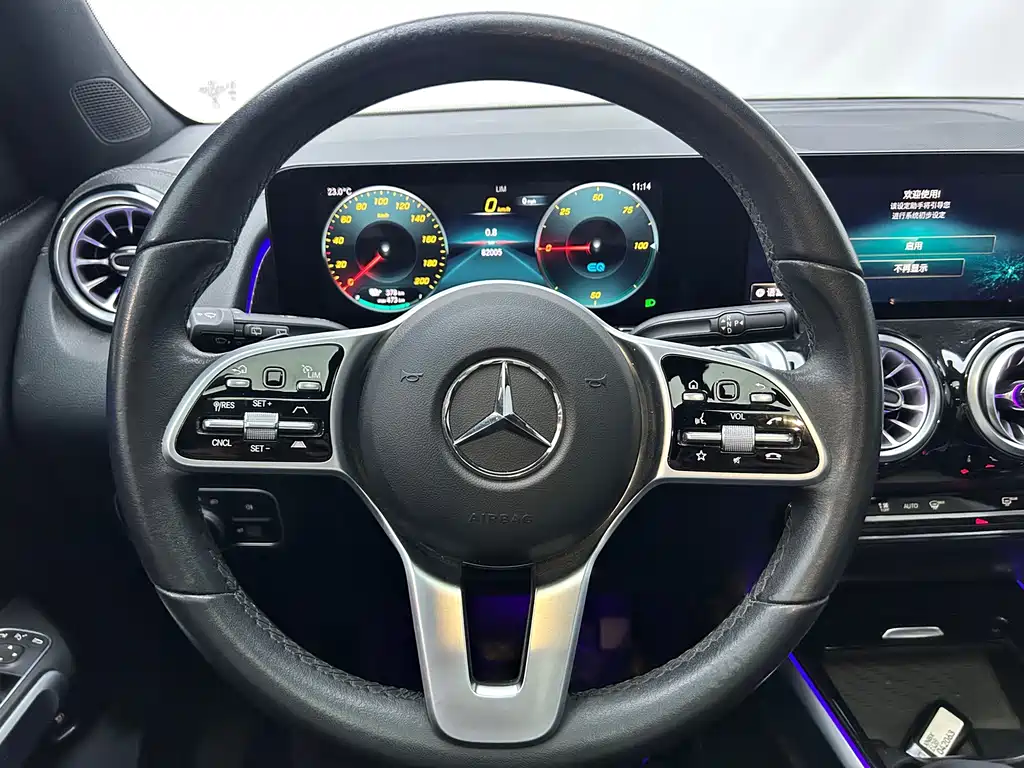 Mercedes-Benz EQB — фото 14