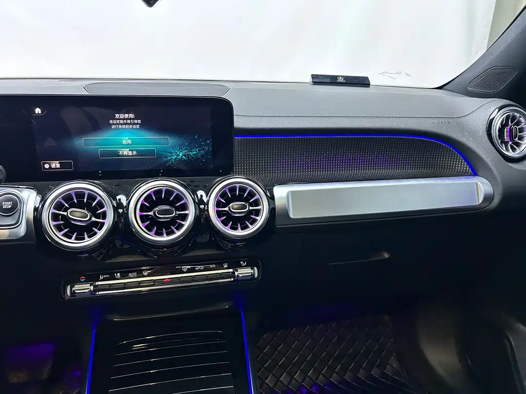 Mercedes-Benz EQB — фото 15