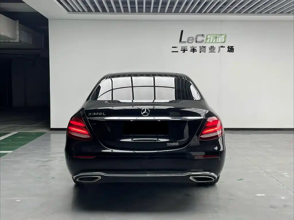 Mercedes-Benz E-Class — фото 5